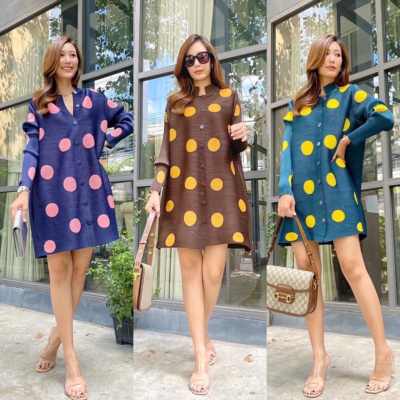 มินิเดรสอัดพลีท ทรงปล่อย คอปกเล็ก 😙😘 แพตเทิร์นเรียบๆ แต่คลาสสิค หยิบมาใส่ได้ตลอด . สินค้าคุณภาพ (พร้อมส่ง)