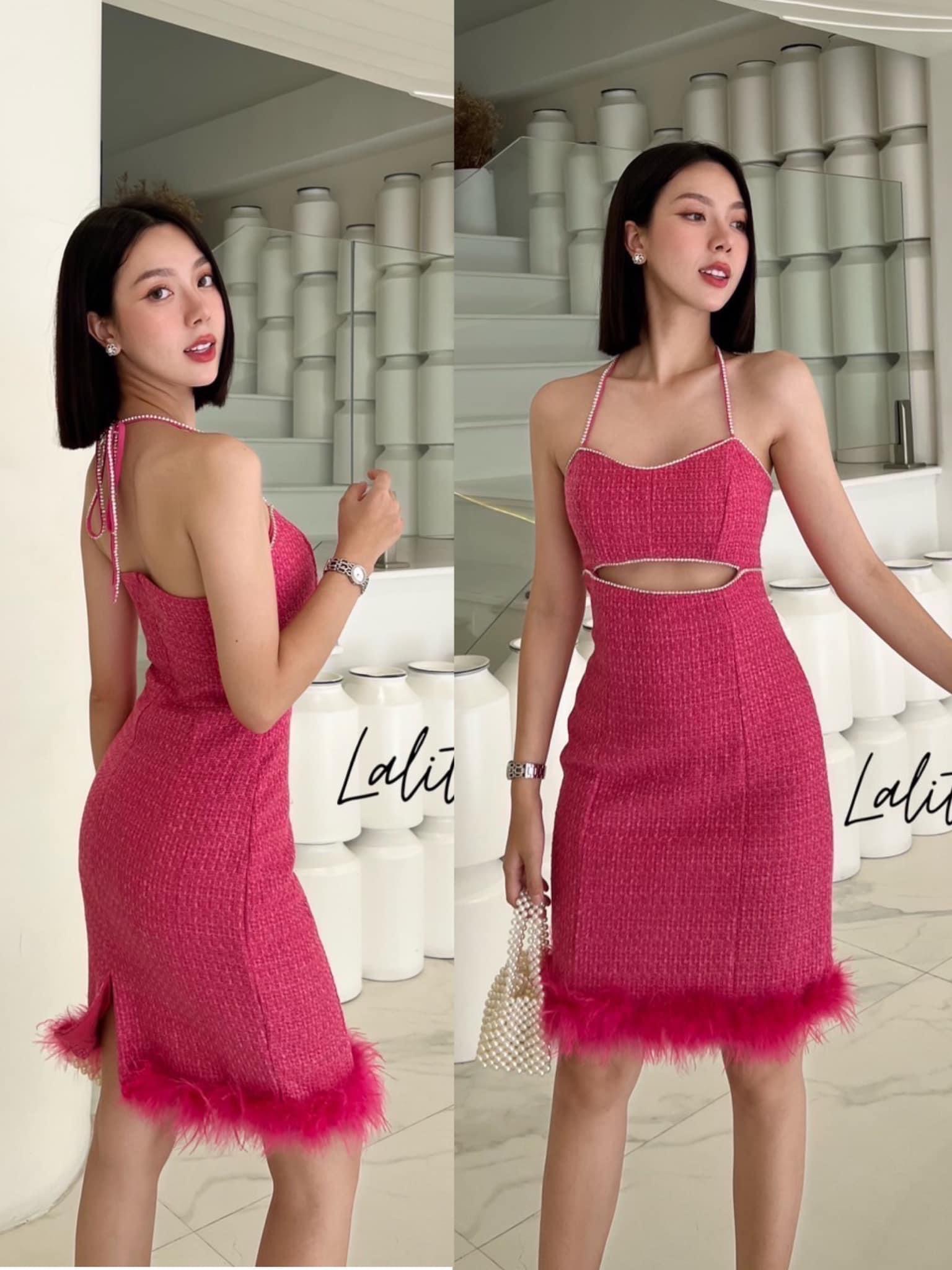 Dress เดรสสายเดี่ยวเพชร ใช้ผ้าทวิตทรงสอบ เว้าเอวเล็กน้อย เซ็กซี่เบาๆ ปลายกระโปรงแต่งขนนก ฟรุ้งฟริ้งมากค่ะ ผ้าดีมาก ทรงสวยมาก สินค้าคุณภาพ (พร้อมส่ง)