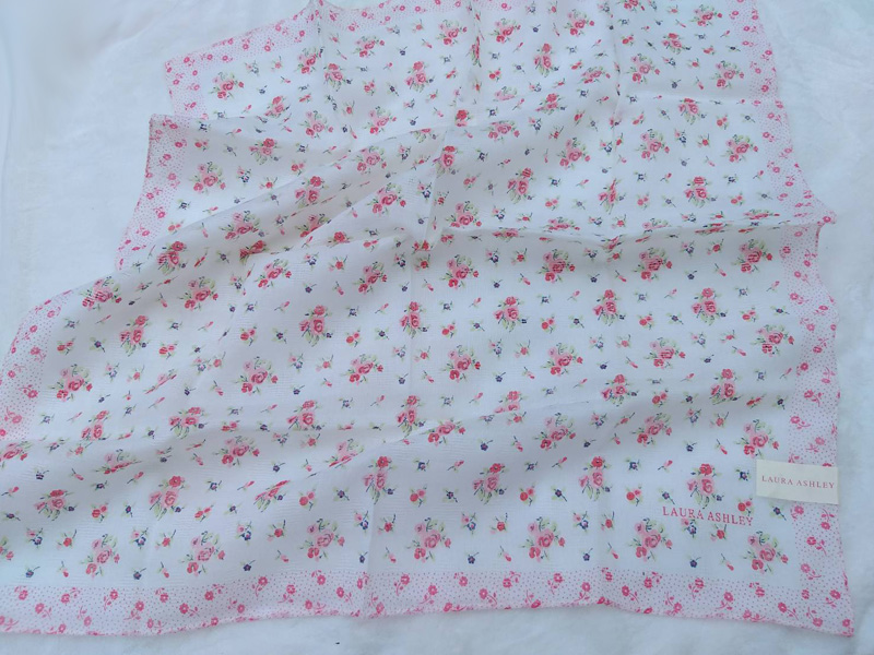 ผ้าเช็ดหน้า LAURA ASHLEY ผ้าดีมากผืนนี้ ผ้าทอเนื้อสวย