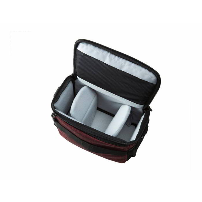 กระเป๋าใส่กล้องถ่ายรูป SLR/DSLR ขนาดกะทัดรัด พร้อมผ้าคลุมกันฝนหรือสิ่งสกปรก (สี Heather Red) (BAGSMART Compact Camera Shoulder Bag for SLR/DSLR with Waterproof Rain Cover)