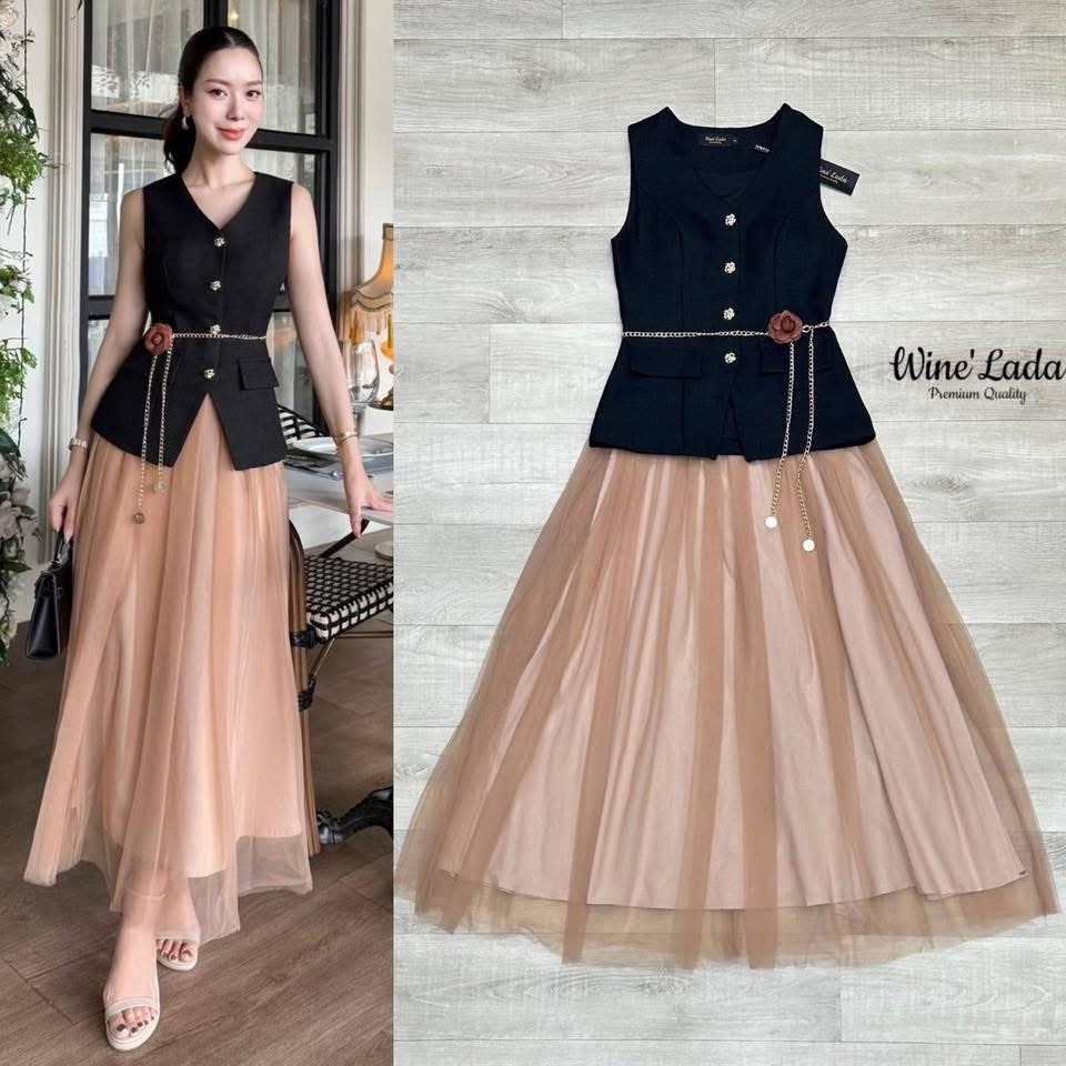 Set 4 Pcs. เช็ทเสื้อแขนกุดกระดุมหน้า เนื้อผ้ามีเทคเจอร์ มาพร้อมกระโปรงมุ้งสีเข้าเซ็ท มีเข็มกลัดดอกไม้และเข็มขัดโซ่ เพิ่มความลัคซู ทรงสวย เป๊ะ สวยหรู ดูแพง ใส่สบาย : สินค้าคุณภาพ (พร้อมส่ง)