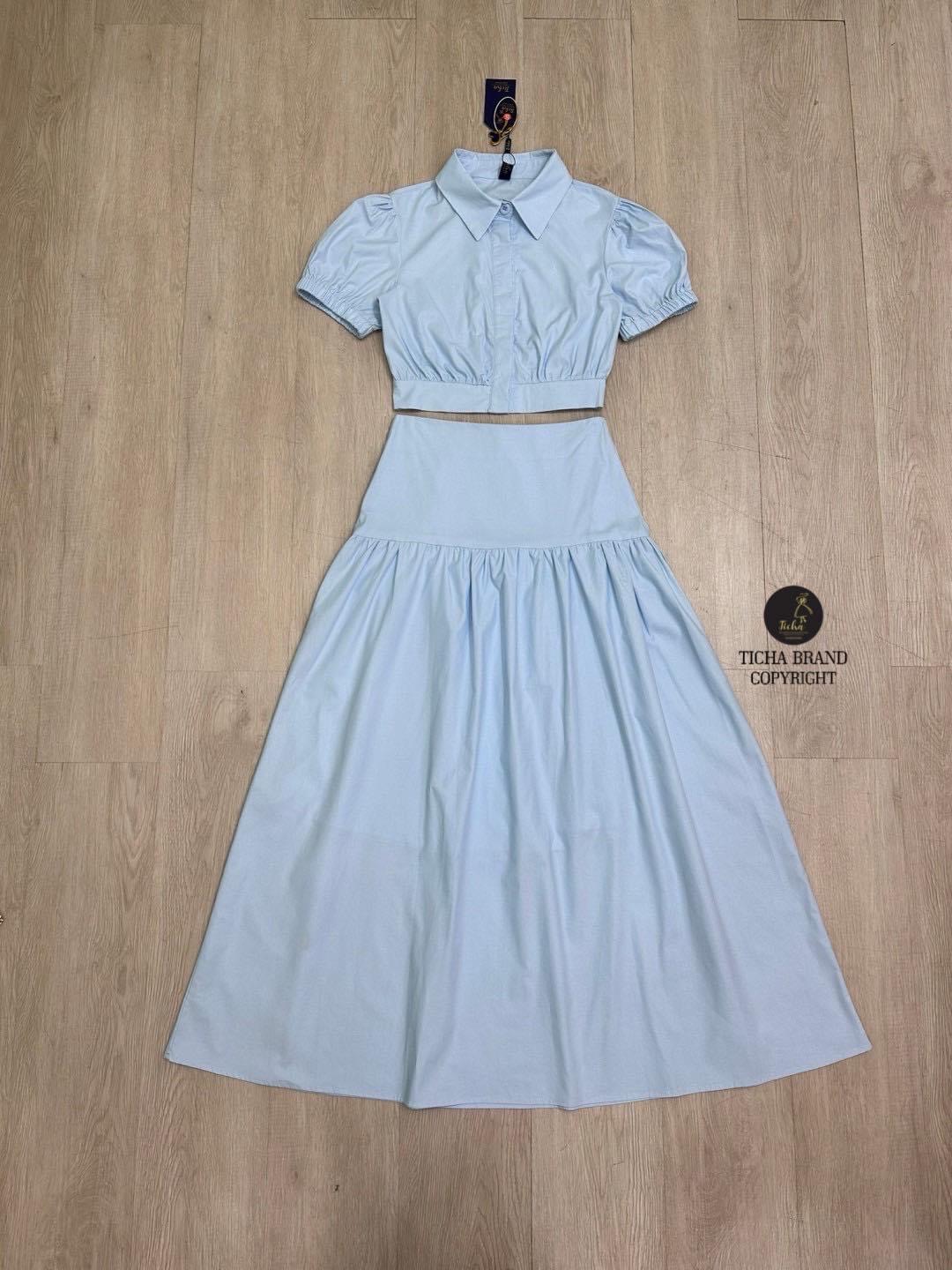 เซ็ต 2 ชิ้น สีฟ้า เสื้อครอปคอปกแขนตุ๊าน่ารัก มีกระดุมซ้อนด้านหน้าใช้งานได้จริง ทรงสวย มาพร้อมกับกระโปรงทรงย้วย ใส่สบาย : สินค้าคุณภาพ (พร้อมส่ง)