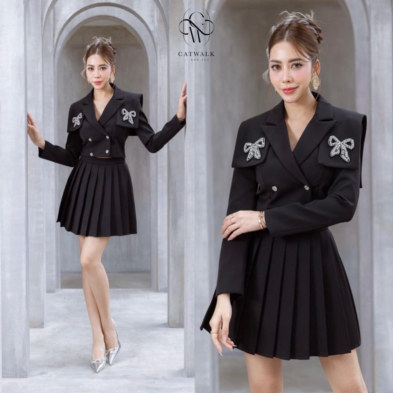 เซตเสื้อครอปสูทแต่งโบว์เพชร+กระโปรง จีบรอบ เนื้อผ้าเกรดเอ ใส่สบาย สินค้าคุณภาพ (พร้อมส่ง)