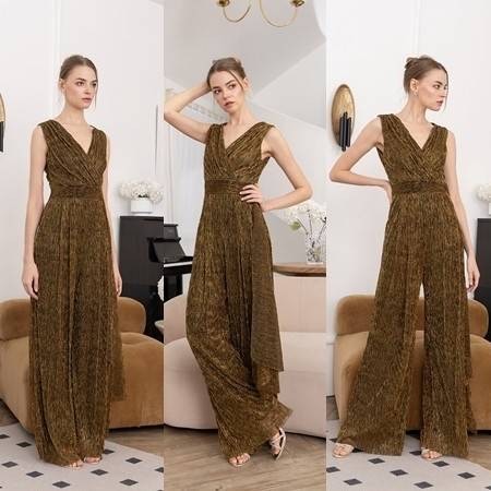 จั๊มสูทเสื้อคอป้ายแขนกุด กางเกงขาตรงจับจีบ แต่งชายระบายด้านข้าง ใส่สบาย : สินค้าคุณภาพ (พร้อมส่ง)