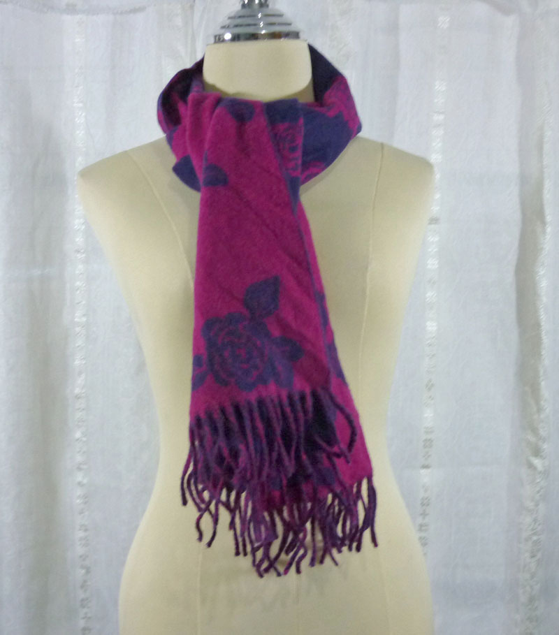 ผ้าพันคออุ่นติดลบ ลายดอกกุหลาบ สีสวย ใช้ได้ 2 หน้า