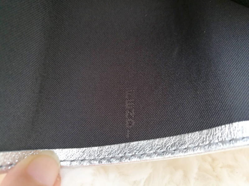 กระเป๋าสตางค์ FENDI MICRO F IS FENDI TRIFOLD WALLET