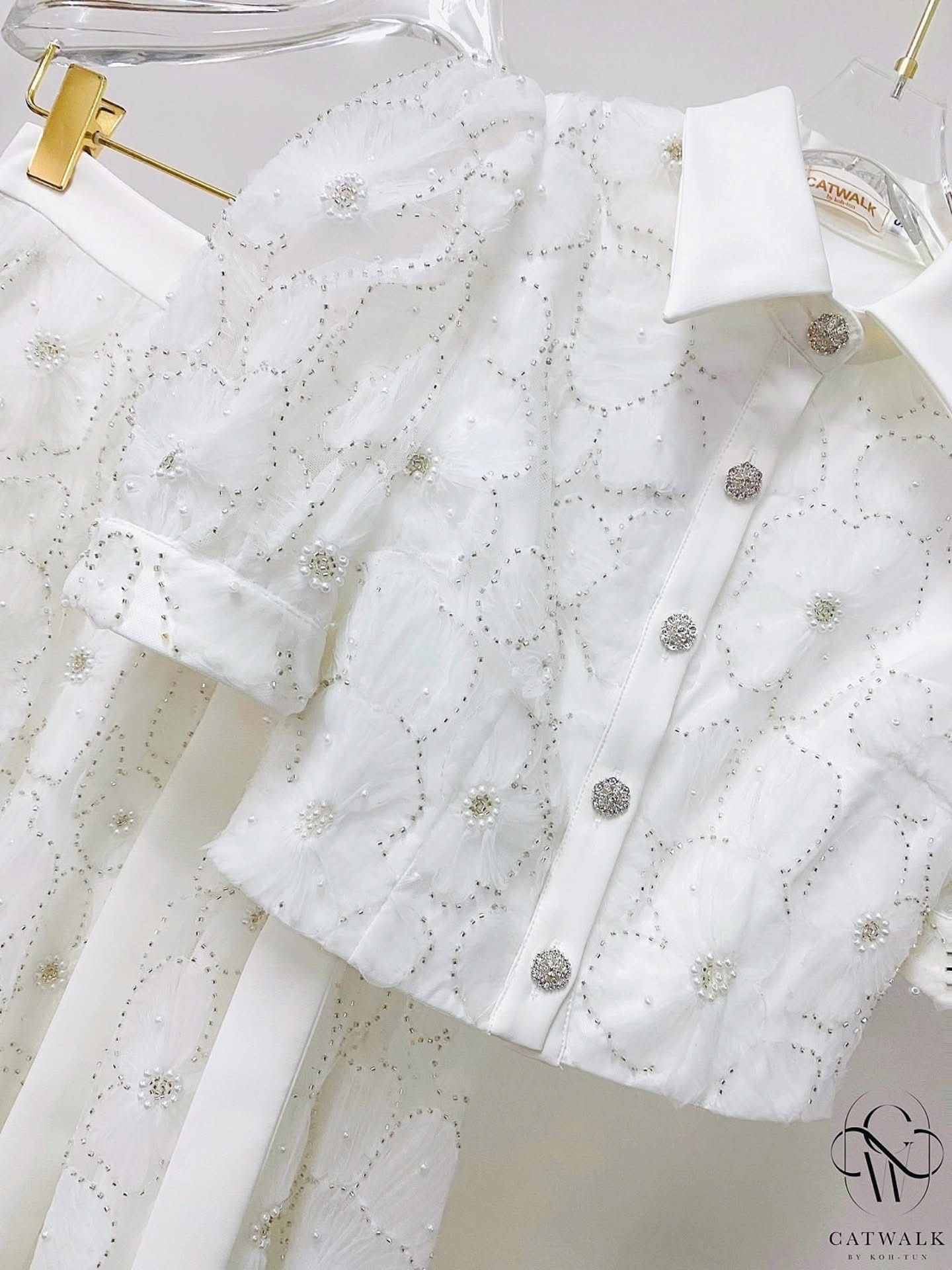 เซตเสื้อปกเชิ้ตแขนตุ๊กตาผ้าปักลาย+กระโปรงยาวทรงย้วย เนื้อผ้าตาข่ายปักมุกทั้งตัว ผ้าสวยมาก ใส่สบาย : สินค้าคุณภาพ (พร้อมส่ง)