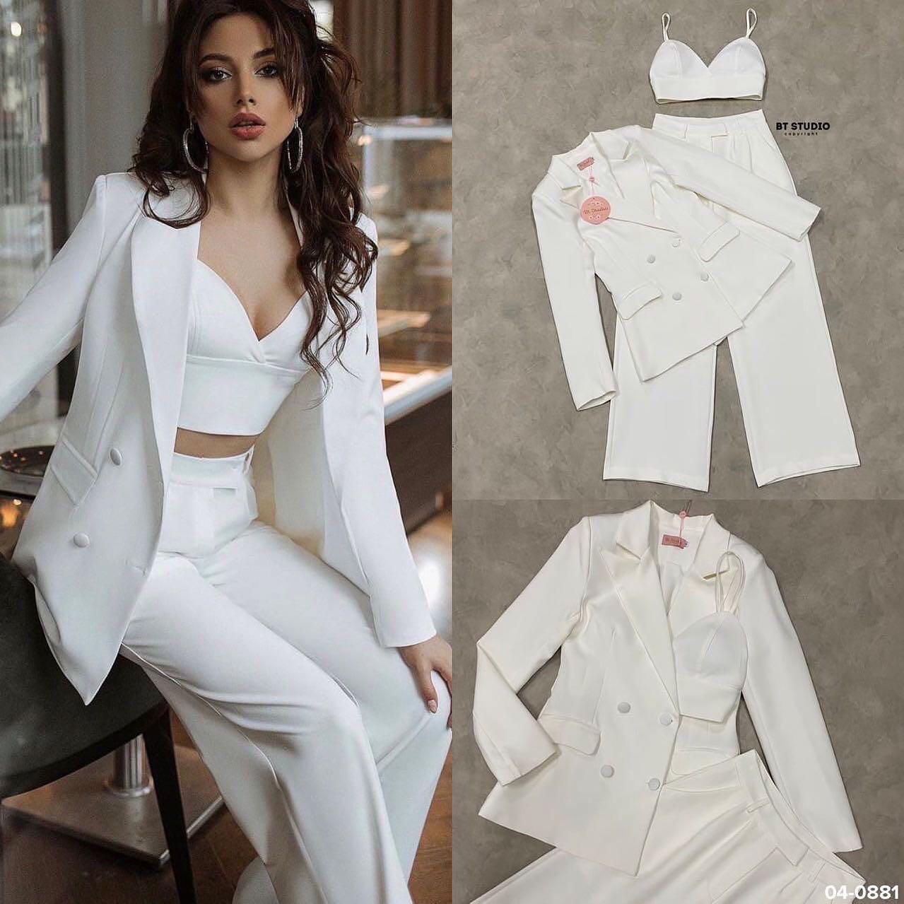 เซท 3 ชิ้น เสื้อครอปสายเดี่ยว ช่วงอก เสริมฟองน้ำ ด้านหลังแต่งกระดุม สายปรับได้ มาพร้อมเบเซอร์แขนยาวคอปกแต่งกระดุม 4 เม็ด แมทซ์กับกางเกงขายาวเอวสูง : สินค้าคุณภาพ (พร้อมส่ง)