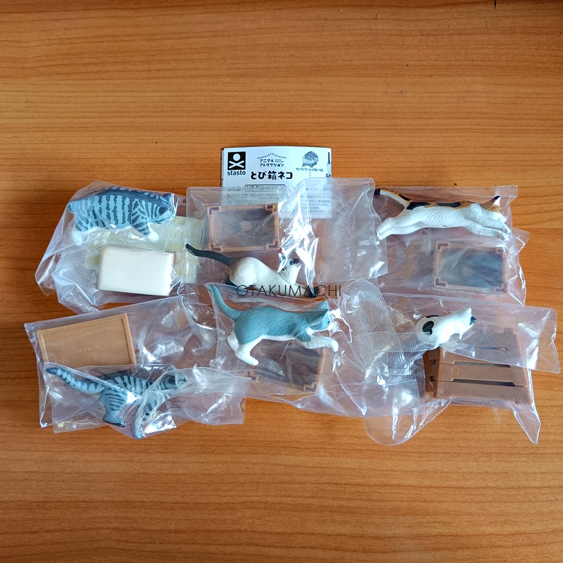 กาชาปองฟิกเกอร์แมวกระโดดข้ามเบาะ Animal Attraction Jumping Box Cat