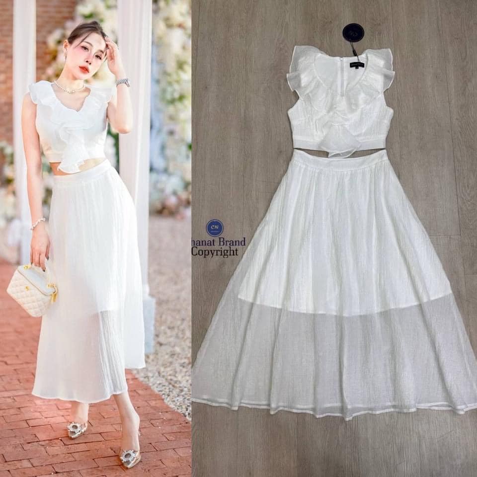 เซต2ชิ้นสีขาว ผ้าอัดย่น เสื้อแขนกุดแต่งปกระบายดีไซน์สวย มีซิปหลัง มาพร้อมกระโปรงยาว ทรงย้วยพริ้วสวย ซับในอย่างดี มีซิปข้าง สินค้าคุณภาพ (พร้อมส่ง)