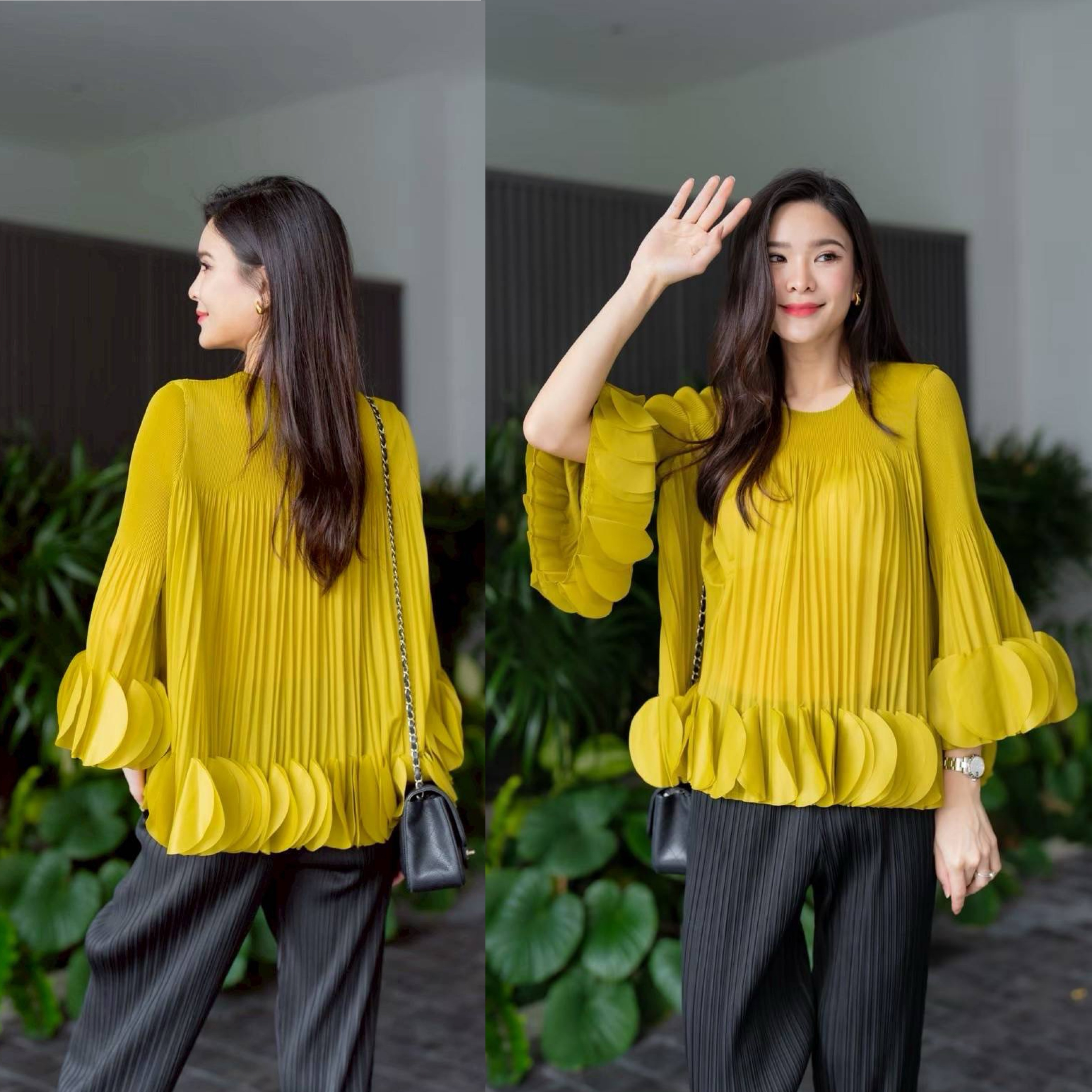 เสื้อคอกลม แขนยาว แบบมีการแต่งระบาย ด้วยการตัด เลเซอร์คัตวงกลมมาซ้อนเรียง ด้วยความประณีต ทำให้ขึ้นพุ่มทรงอย่าง สวยงาม ใส่สบาย : สินค้าคุณภาพ (พร้อมส่ง)