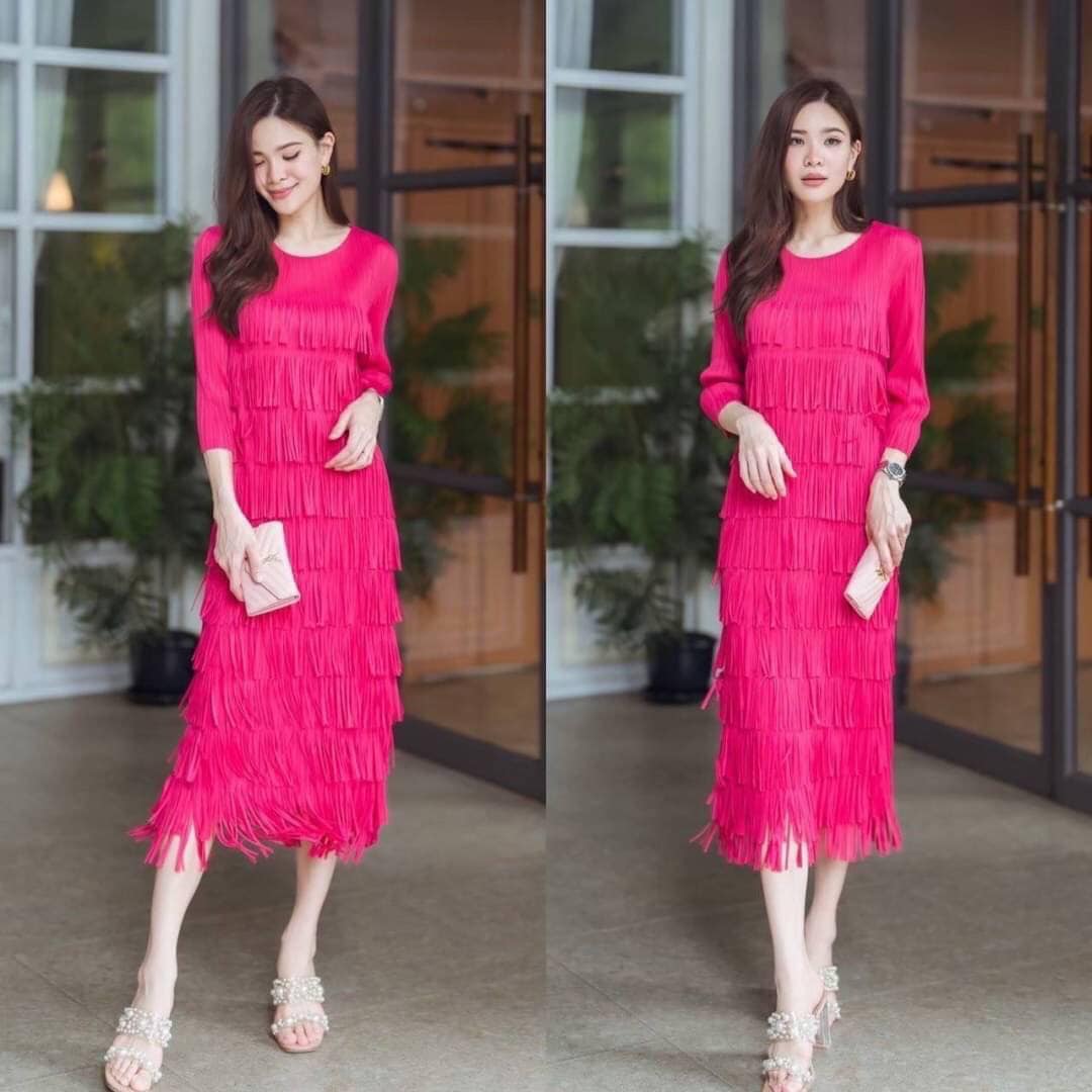 เดรสอัดพลีท คอกลม แขนยาว แพตเทิร์นดีงามมว้าก เล่นระดับชายพู่ ถึง 7 ชั้น ได้อย่างลงตัว ฟรุ๊งฟริ๊ง มีมิติ สวยงาม 👍🏻 สินค้าคุณภาพ (พร้อมส่ง)