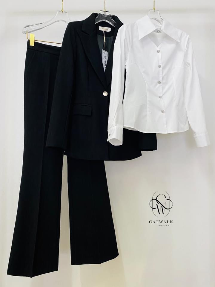 เซต BLAZER 3 ชิ้น เนื้อผ้าลูกฟูกเกรดเอ ตัว BLAZERเป็นทรงเข้ารูป +เสื้อเชิ้ตสีขาวทรงเข้ารูป +กางเกงเป็นทรงขาม้า . สินค้าคุณภาพ (พร้อมส่ง)