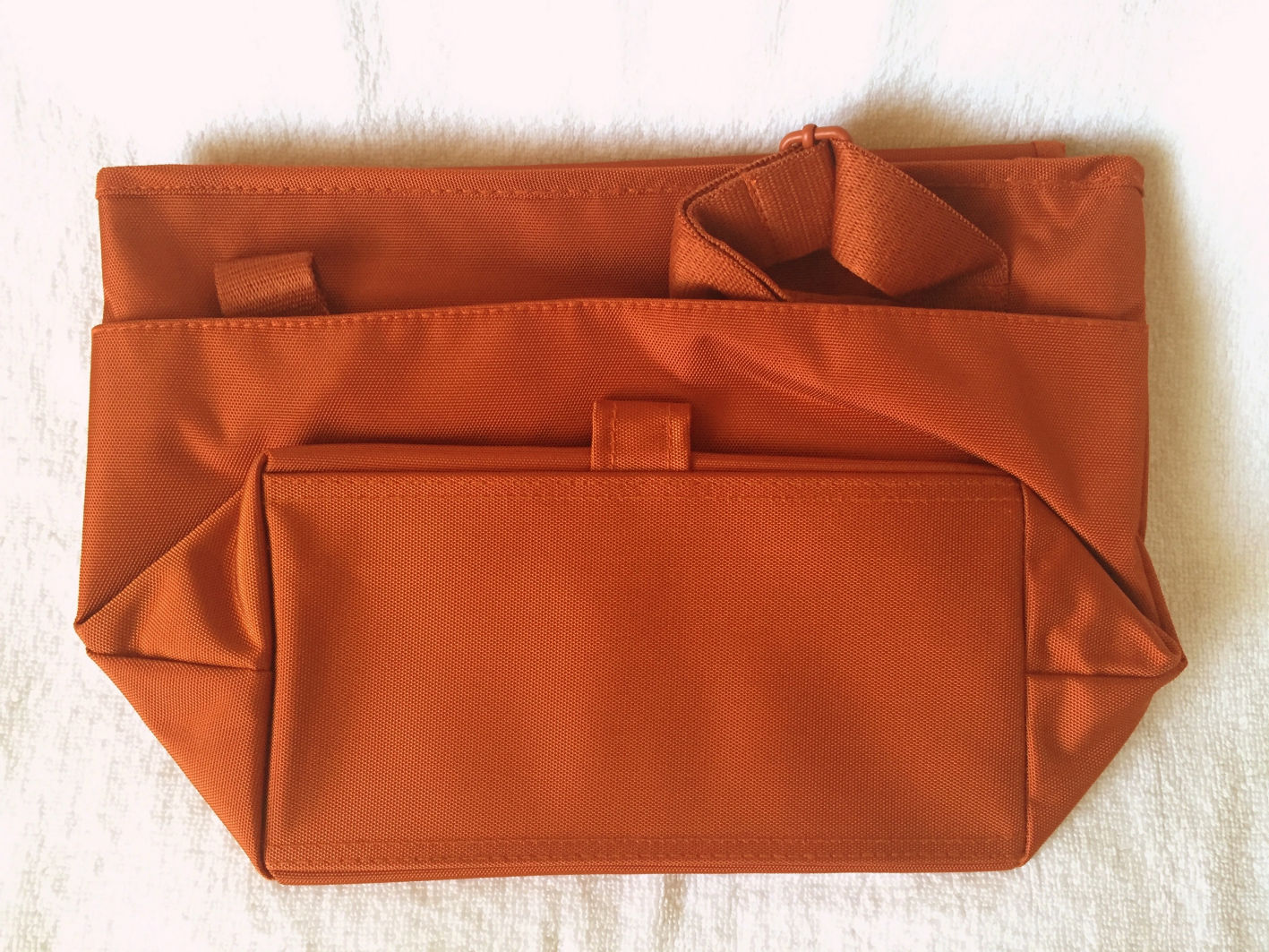 DINIWELL 2 Way MESSENGER BAG เป็นได้ทั้งสะพายข้าง-ไหล่ และสะพายหลัง ขนาดใหญ่ ใส่ได้ทั้งทำงาน ท่องเที่ยว ช่องเยอะ น้ำหนักเบา ผลิตจากไนล่อนคุณภาพสูง กันน้ำ มี 4 สีให้เลือก