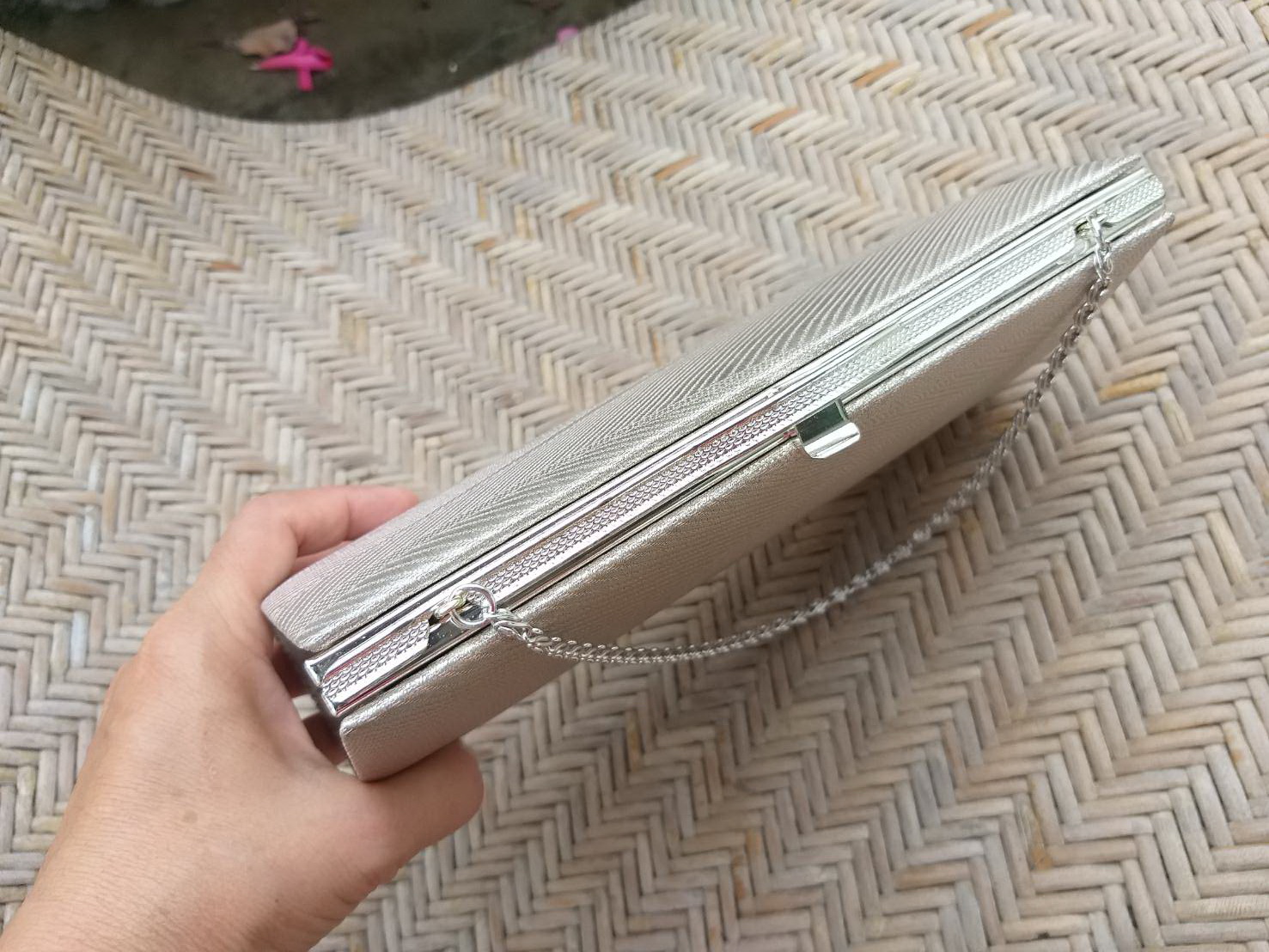 กระเป๋าออกงาน ไหมดิ้นทอง สวยค่ะ