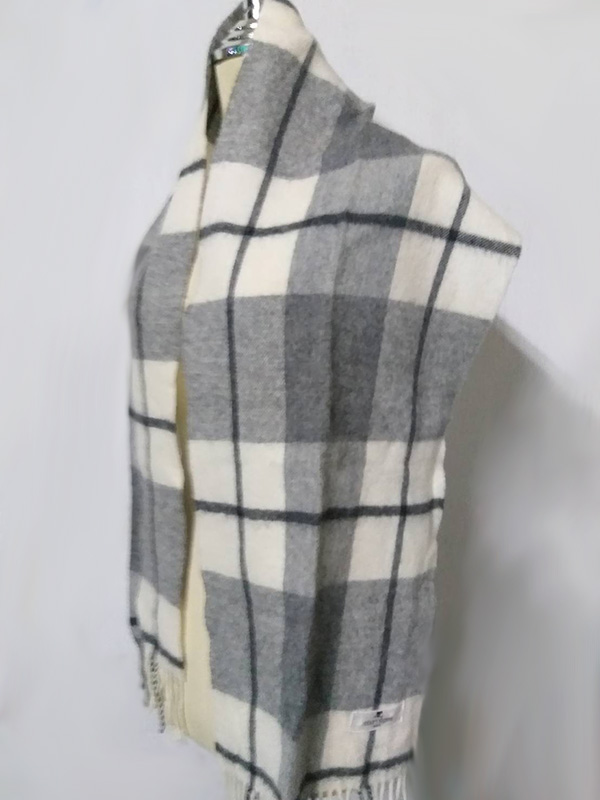 ผ้าพันคอ courreges 100% Wool (ของใหม่)