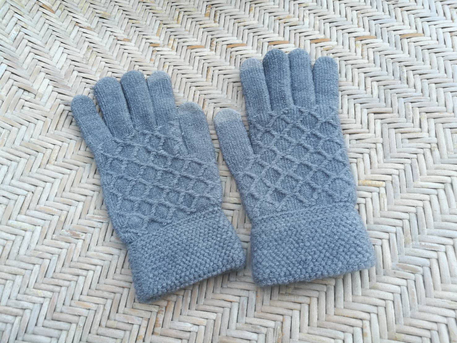 ถุงมือไหมพรมเนื้อหนา สวยมากๆ (ของใหม่)