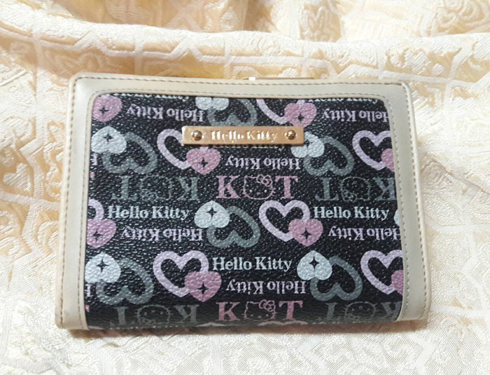 กระเป๋าสตางค์ Hello Kitty ของแท้