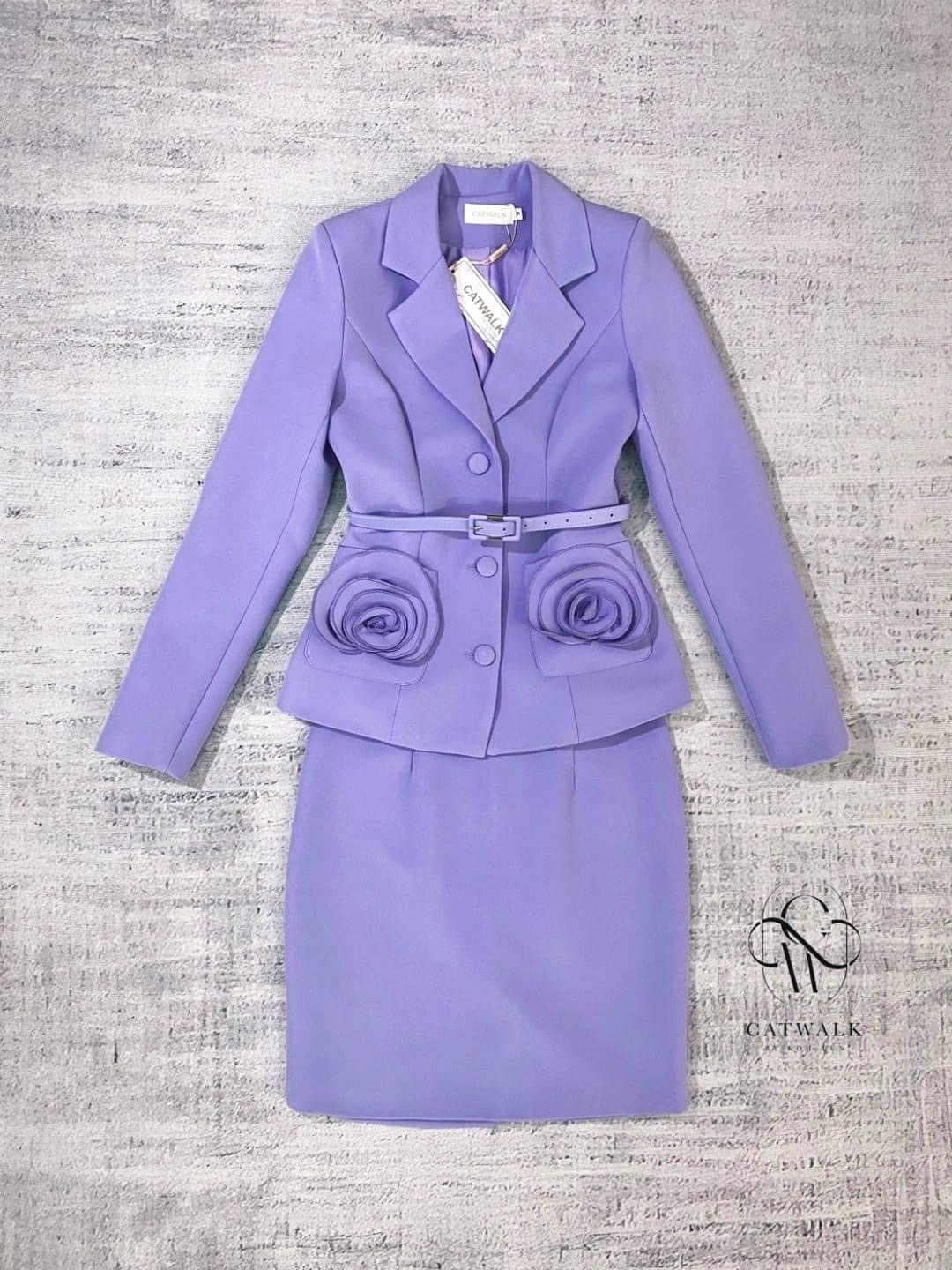 เซต Blazer กระเป๋า แต่งดอกไม้+เข็มขัด+กระโปรง คุ้มมากได้ถึง 3 ชิ้น เนื้อผ้าเกรดเอ ผ้าสวยรีดง่ายใส่สบาย ใส่สบาย : สินค้าคุณภาพ (พร้อมส่ง)