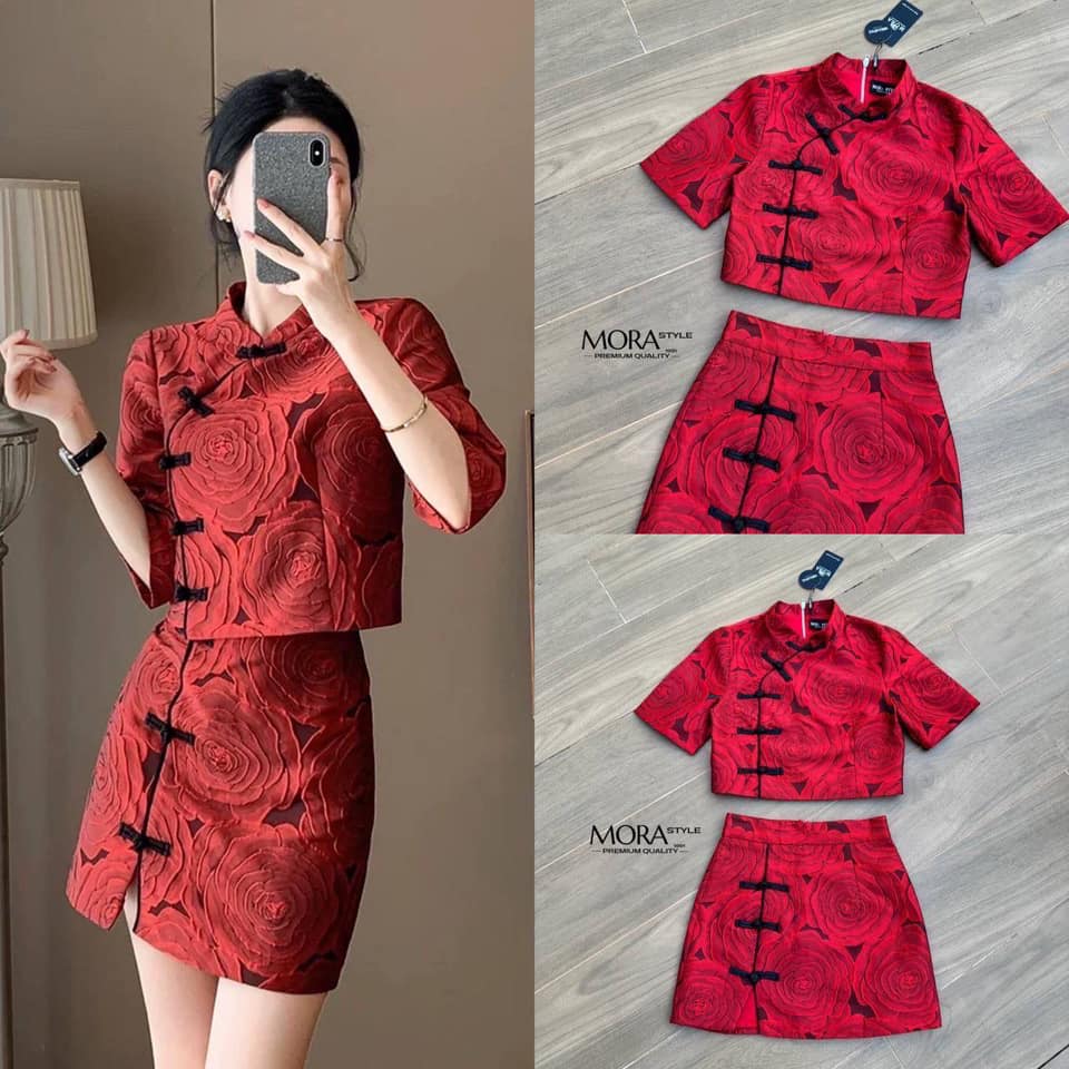 เซ็ตกี่เพ้า 2 ชิ้น เสื้องานซิปหลังอย่างดี แต่งกระดุมด้านหน้า มาพร้อมกับกระโปรง ทรงสวยเปะ ทอลายกุหลาบทั้งชุดใส่สบาย : สินค้าคุณภาพ (พร้อมส่ง)