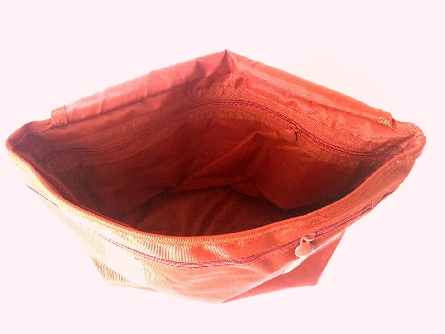 DINIWELL 2 Way MESSENGER BAG เป็นได้ทั้งสะพายข้าง-ไหล่ และสะพายหลัง ขนาดใหญ่ ใส่ได้ทั้งทำงาน ท่องเที่ยว ช่องเยอะ น้ำหนักเบา ผลิตจากไนล่อนคุณภาพสูง กันน้ำ มี 4 สีให้เลือก