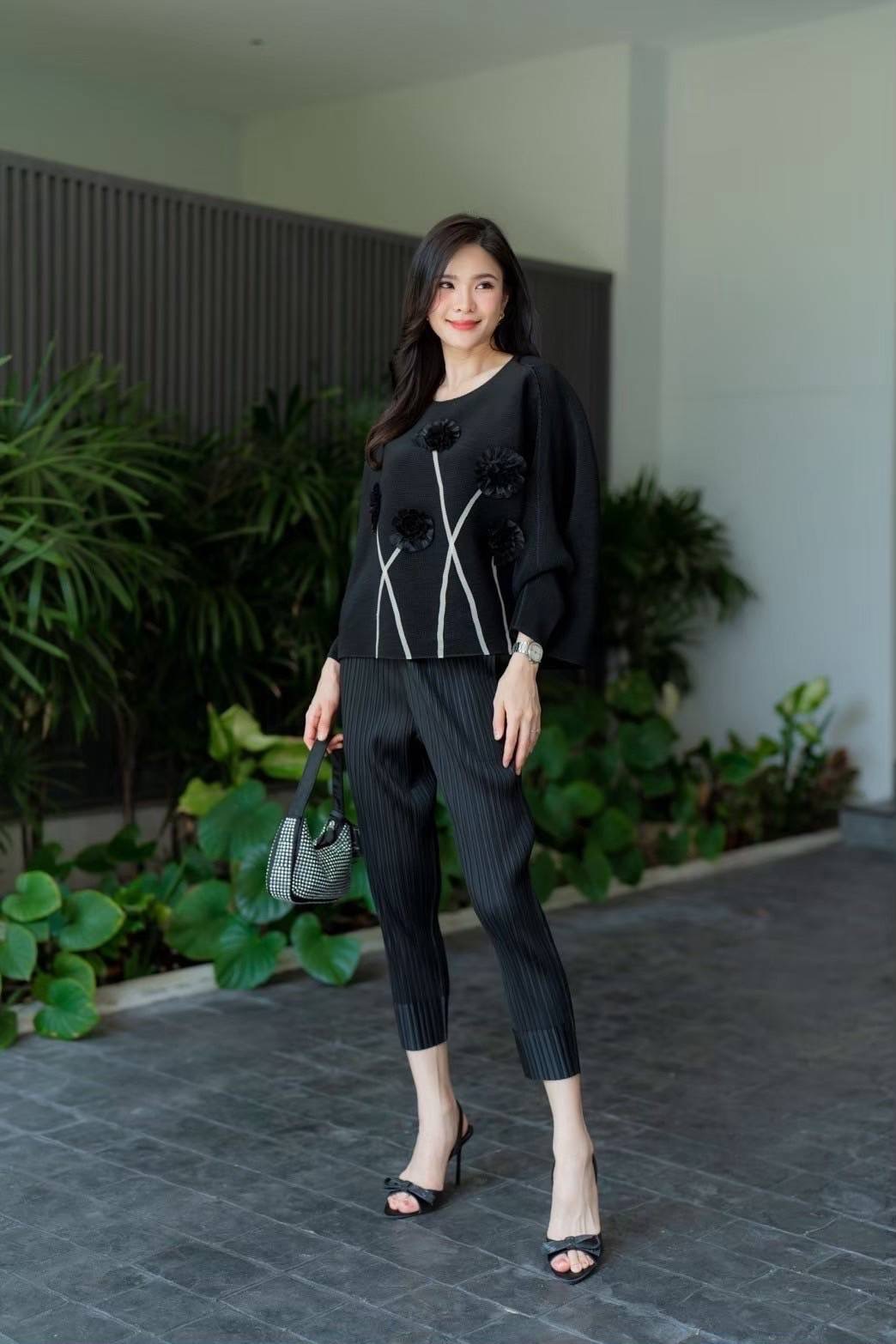 เสื้ออัดพลีท 100% เนื้อเดียวกับงาน Brand งาน สวย🔮High Quality ✔️ ใส่สบาย : สินค้าคุณภาพ (พร้อมส่ง)