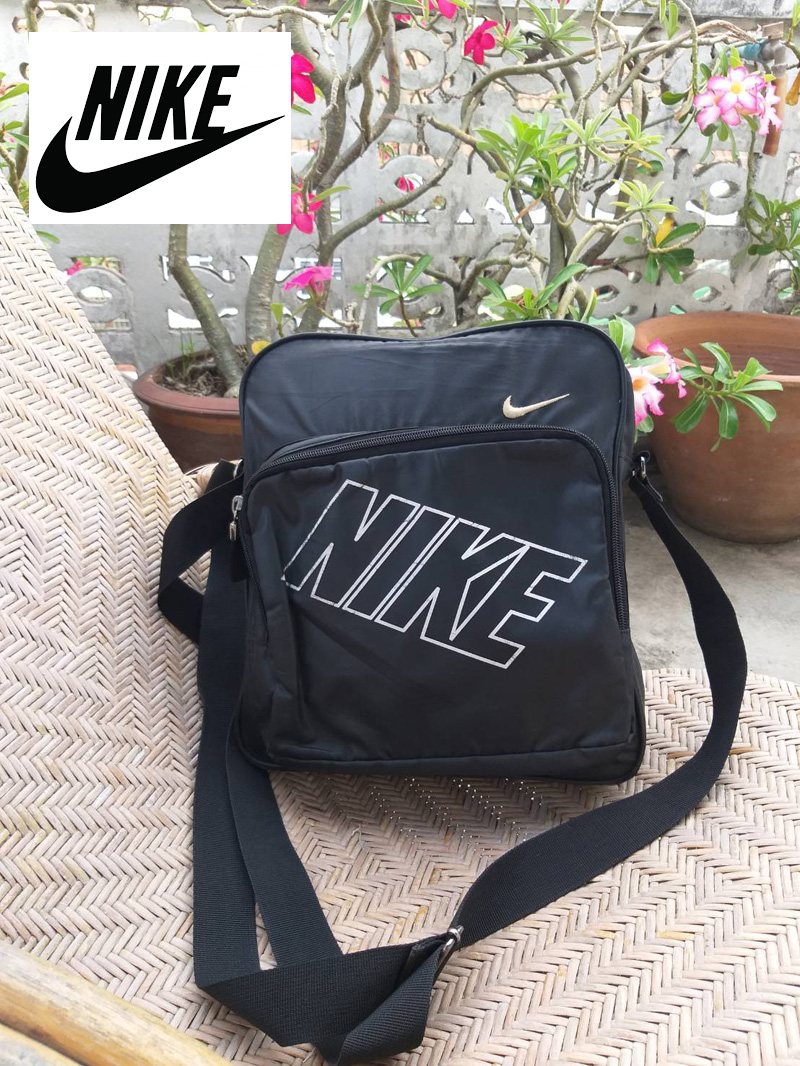 กระเป๋า NIKE บุฟองน้ำหนาทั้งใบ ใส่โน๊ตบุ๊คดีมาก