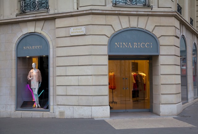ผ้าเช็ดหน้าแบรนด์เนม NINA RICCI ขอบลูกไม้ สวยมาก