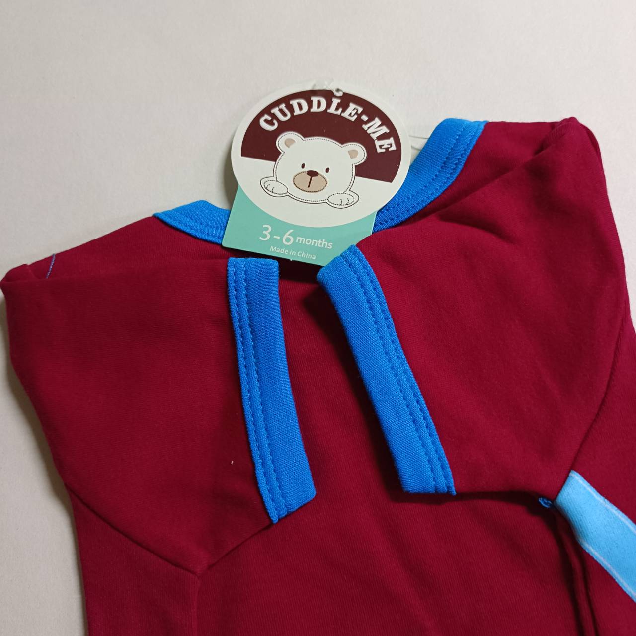 ชุดจั๊มสูทเด็ก แบรนด์แท้ Cuddle me ขนาด 6M, 9M, 12M ลายไดโนเสาร์ สีแดงสลับฟ้าสดใส