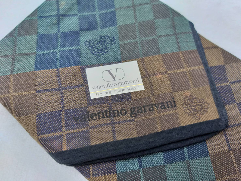 ผ้าเช็ดหน้าชาย แบรนด์เนม VALENTINO GARAVANI