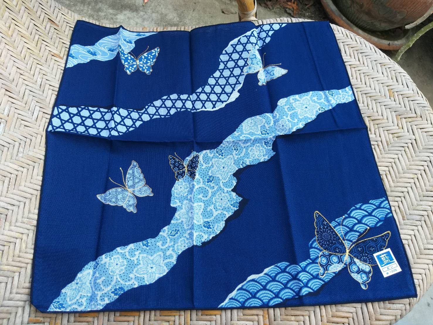 ผ้าเช็ดหน้าลายผีเสื้อ