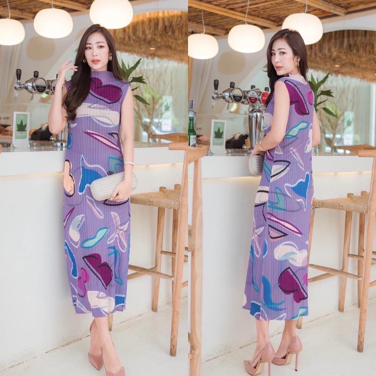 แม็กซี่เดรสตัวยาว ทรงแขนกุดคอปีน แพทเทิร์นอัดพลีทเข้าเคิร์ฟ ทรงสวย Premium 👍🏻 แบบงานแบรนด์ ✔️✔️ Hi-end หรูหรา ดูดี ทุกมิติ สินค้าคุณภาพ (พร้อมส่ง)