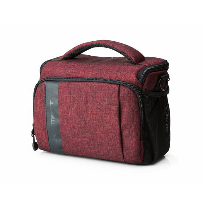 กระเป๋าใส่กล้องถ่ายรูป SLR/DSLR ขนาดกะทัดรัด พร้อมผ้าคลุมกันฝนหรือสิ่งสกปรก (สี Heather Red) (BAGSMART Compact Camera Shoulder Bag for SLR/DSLR with Waterproof Rain Cover)