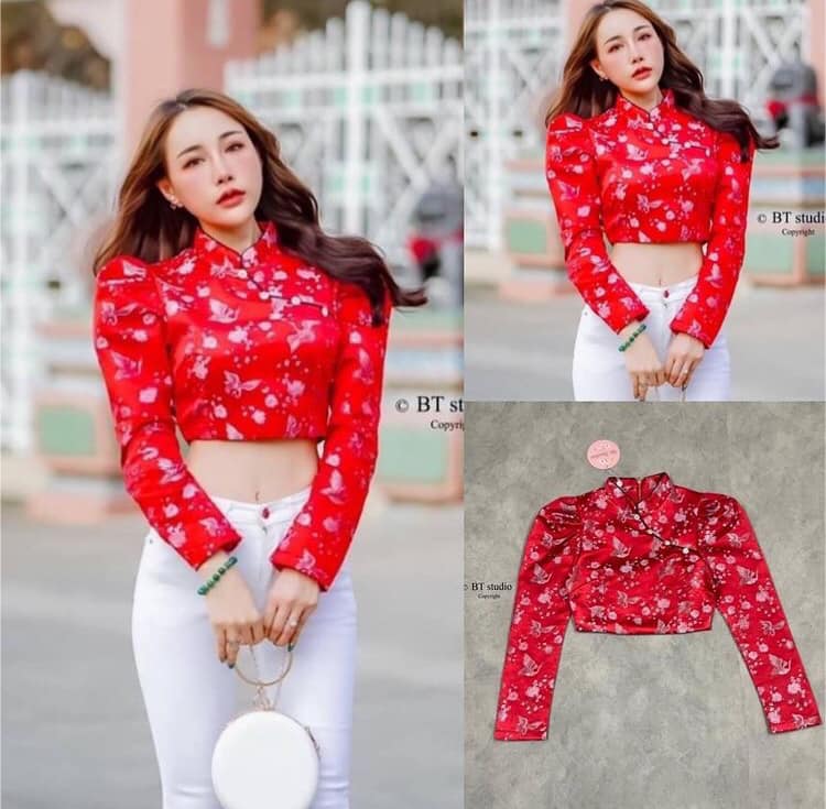 เสื้อครอปสั้นแขนยาวแต่งแขนพอง ๆ คอจีน แต่งกุ้นไล่มาถึงช่วงอก แต่งกระดุมเพชร ซิปหลัง : สินค้าคุณภาพ (พร้อมส่ง)