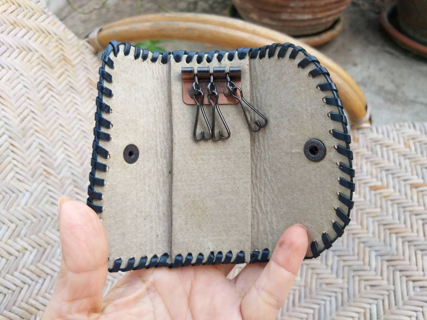 กระเป๋าพวงกุญแจหนังปั๊มลาย สวยมาก (ของใหม่)