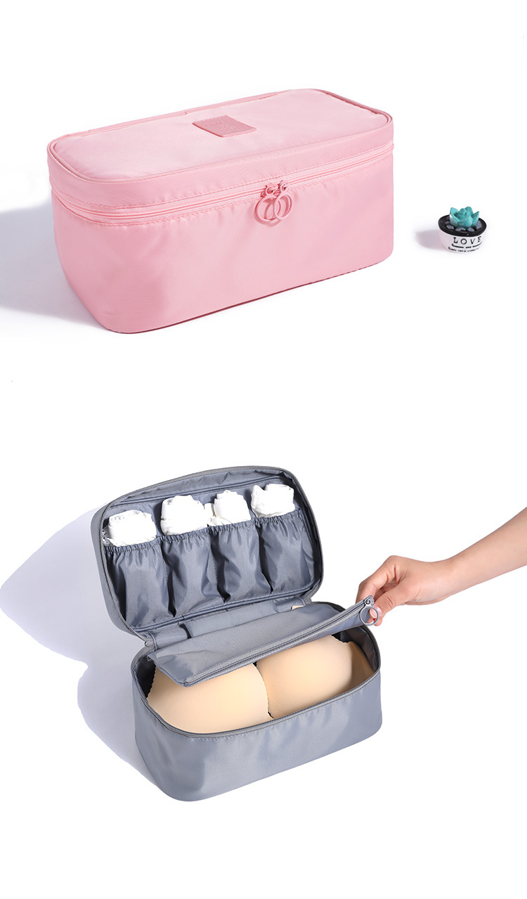 กระเป๋าใส่ชุดชั้นใน กางเกงชั้นใน มีกระเป๋าแยกเก็บ ผลิตจากโพลีเอสเตอร์กันน้ำ มีให้เลือก 9 ลาย