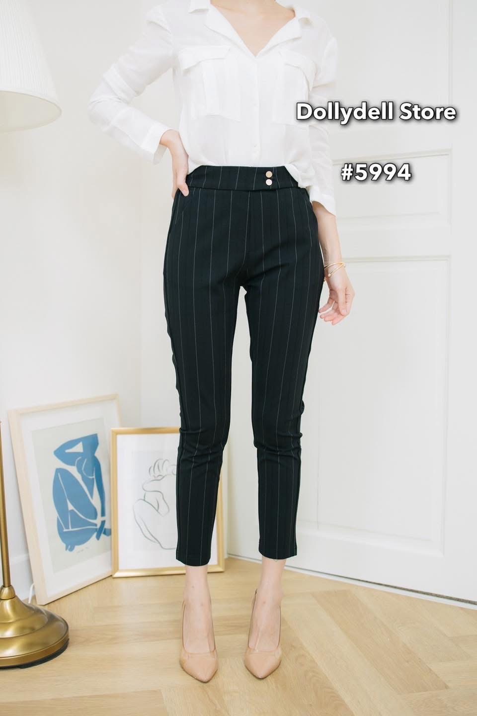 กางเกงเอวด้านหลังเป็นสม๊อคยืดได้ แต่งกระดุมหลอกช่วงเอวด้านหน้า มีกระเป๋าจริงเนื้อผ้าคุณภาพดีใส่สบาย ใส่สบาย : สินค้าคุณภาพ (พร้อมส่ง)