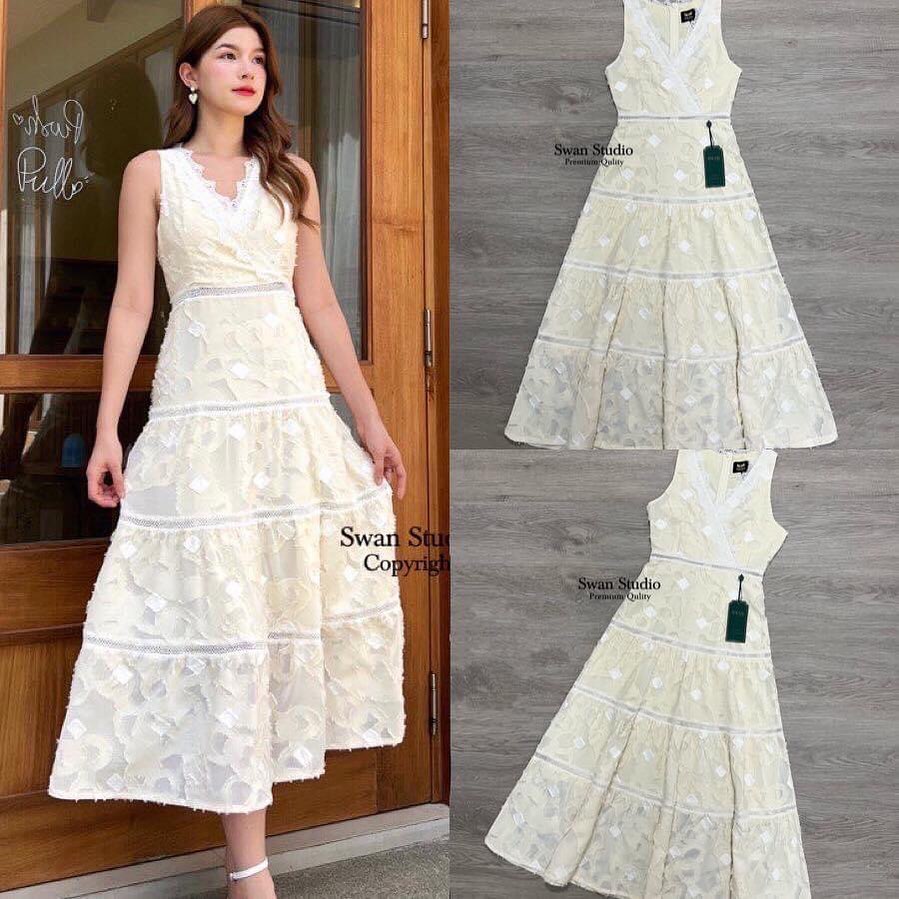 เดรสลแขนกุดลูกไม้สีครีม แต่งแถบ ลูกไม้เป็นชั้นๆ ตรงคอแต่งด้วยแถบลูกไม้เป็น ดอกกุหลาบ ใส่ได้หลายโอกาส สินค้าคุณภาพ (พร้อมส่ง)