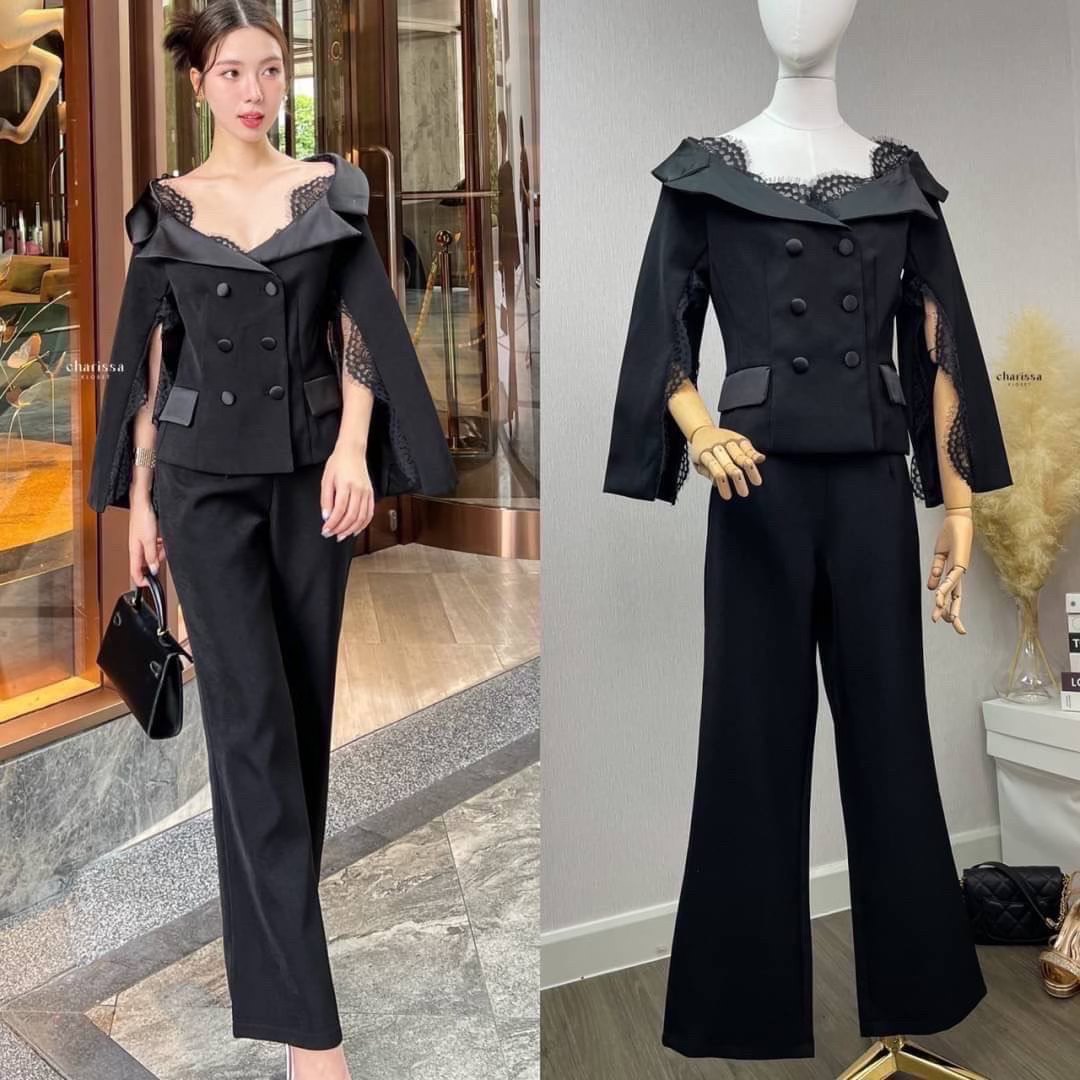 Set suit สุดเท่ห์ เสื้อสูทเปิดไหล่แต่งลูกไม้สีดำ เพิ่มความเกร๋ที่ปลายแขนเสื้อผ่าแขนลูกคัตติ้งเป้ะ มีซับในทั้งตัว +กางเกงทรง กระบอกตรงซิปหลัง ใส่สบาย สินค้าคุณภาพ (พร้อมส่ง)