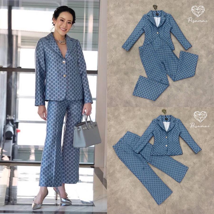 เซ็ตเสื้อสูทคอปกสีฟ้า มาคู่กับกางเกง ขายาวเข้าเซ็ต แต่งลายเงินวิ่้งๆ . สินค้าคุณภาพ (พร้อมส่ง) .