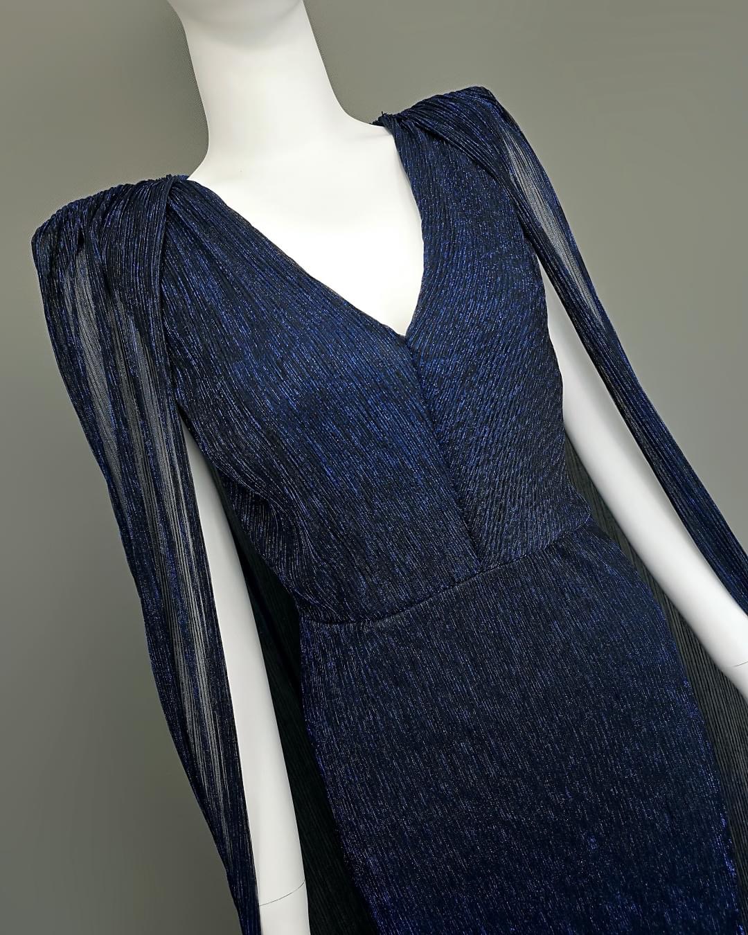 เดรส เสื้อคอวี กระโปรงทรงสอบเข้ารูป : แขนเสื้อเป็นผ้าคลุม ลูกเล่นผ่าด้านใน เพื่อความกรุยกราย มีซิปซ่อนและซับในเต็มตัว ใส่สบาย : สินค้าคุณภาพ (พร้อมส่ง)