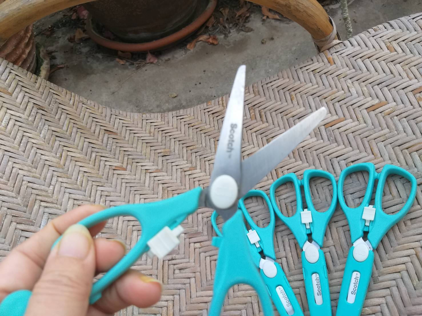 กรรไกร 3M SCOTCH มีฝาปิด ล็อคได้