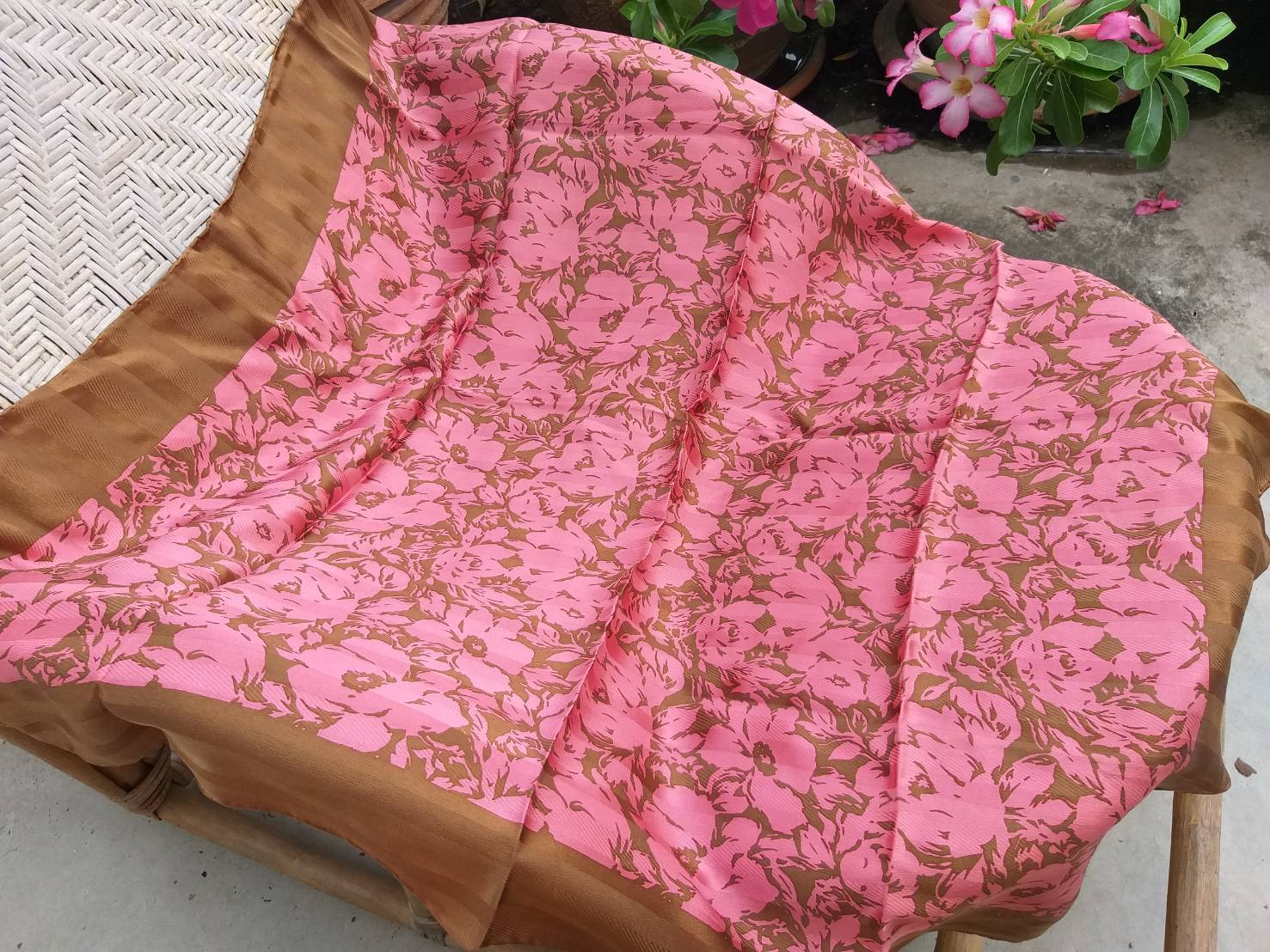 ผ้าคลุมไหล่ 100% Silk Calvin Klein