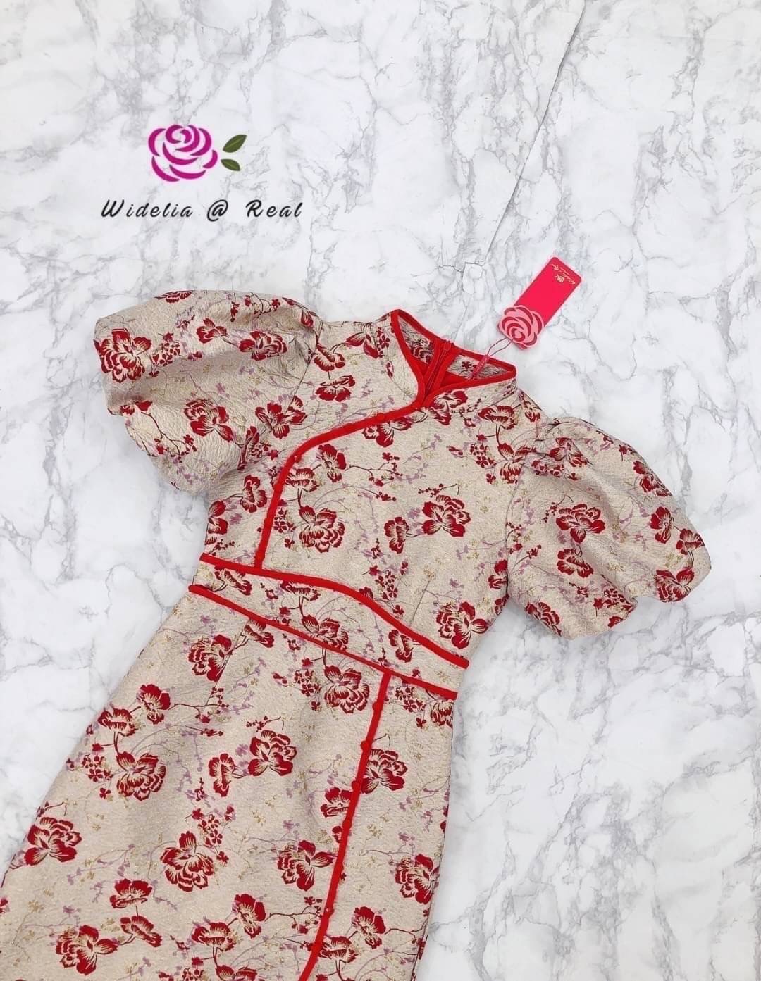 Dress เดรสกี่เพ้าแสนสวย ตัวกี่เพ้าแขนพอง กุ๊นขอบแดงอย่างดี ชายเดรสผ่าข้าง ใส่สบาย สินค้าคุณภาพ (พร้อมส่ง)