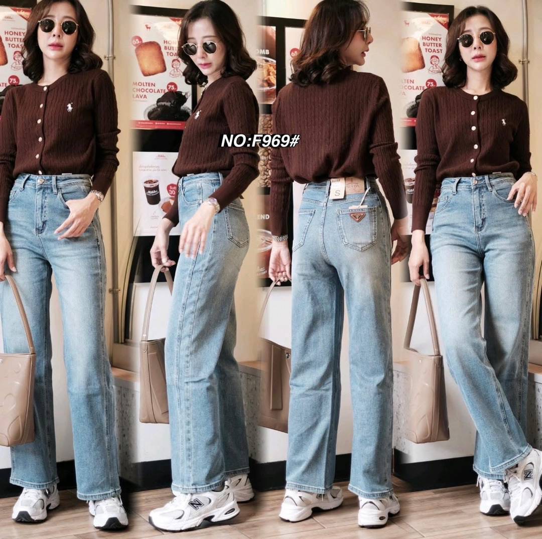 กางเกงยีนส์ขากระบอก PRADA ทรงขาตรง เอวสูง (ผ้ายืด) บอกเลยรุ่นนี้เนื้อผ้ายีนส์ยืดอย่างดี ผ้านิ่มมากกกค่ะ ฟอกสีสวย ใส่สบาย : สินค้าคุณภาพ (พร้อมส่ง)