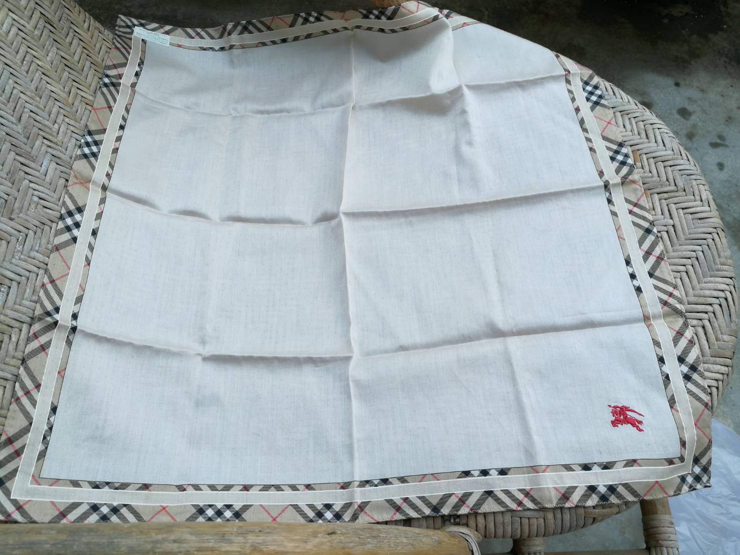 ผ้าเช็ดหน้าชาย แบรนด์เนม BURBERRY ผ้าดีมากกก