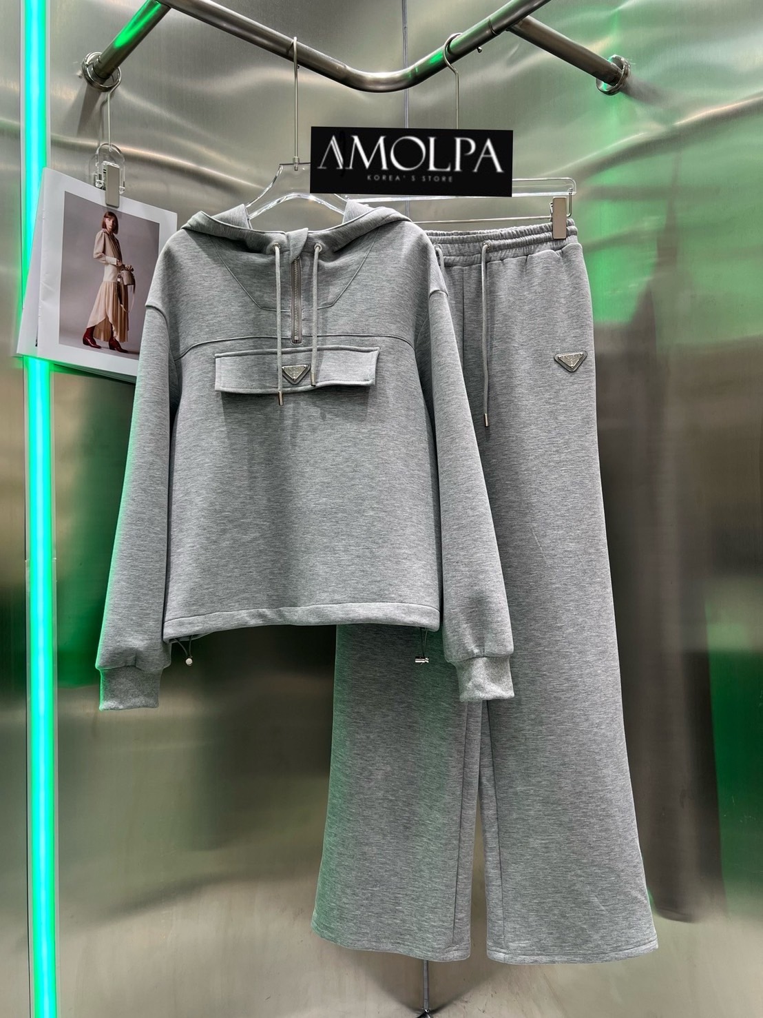 SET PRADA งาน hiend ผ้าอย่างเทพ 1:1 พรีเมียม ทุกอย่างปั้มมมมม VVIP เก็บทุกสียังไม่ผิดหวัง ฉ่ำ ทำถึง งานสวยสุด ปัง ชนช๊อป สวยจี๊ด เนื้อผ้าดีม๊าก ผ้าใส่สบายมาก ใส่สบายสุดๆ ใส่สบาย : สินค้าคุณภาพ (พร้อมส่ง)