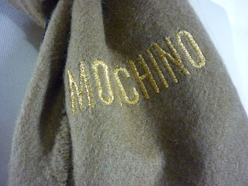 ผ้าพันคอ MOSCHINO 100% LAMBSWOOL