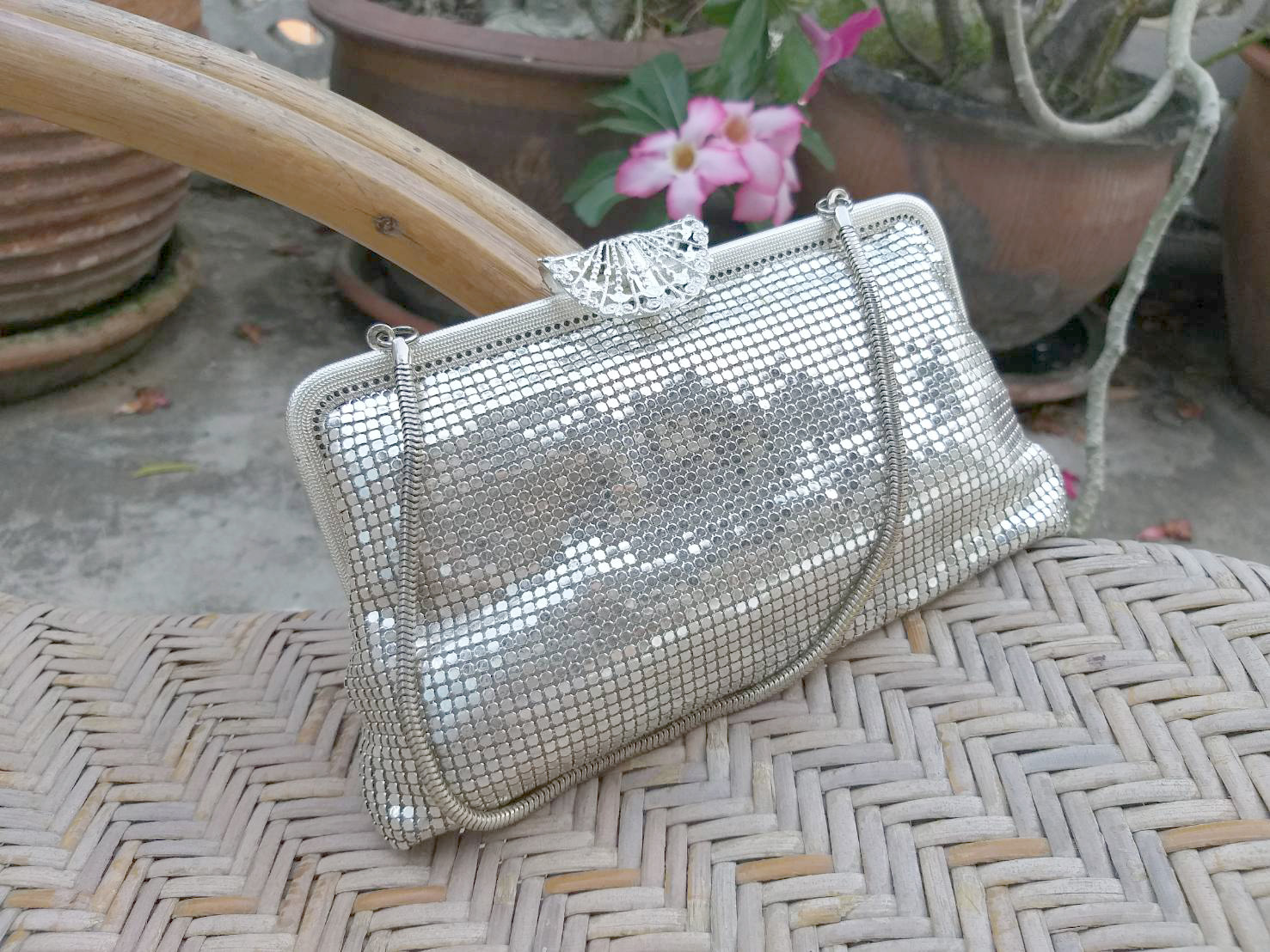 กระเป๋าหรูออกงานเกล็ดโลหะเงิน Royal Mesh Made in JAPAN