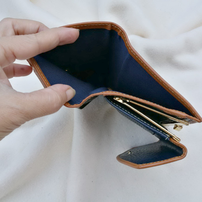 กระเป๋าสตางค์ทัวร์หอไอเฟล หนังแท้ หรูๆ น่าใช้มาก